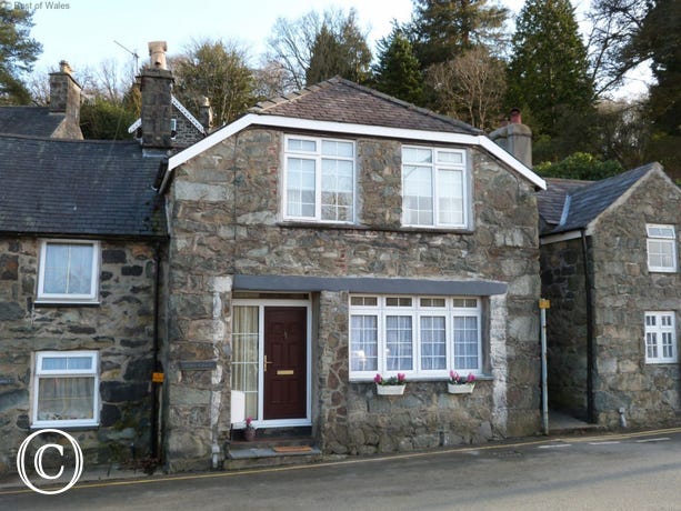 Spacious holiday cottage in Dolgellau in a highly convenient location